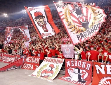 Νέα επεισόδια, ένταση και χημικά στο ΣΕΦ -Απόπειρα ντου στα αποδυτήρια και καταγγελίες